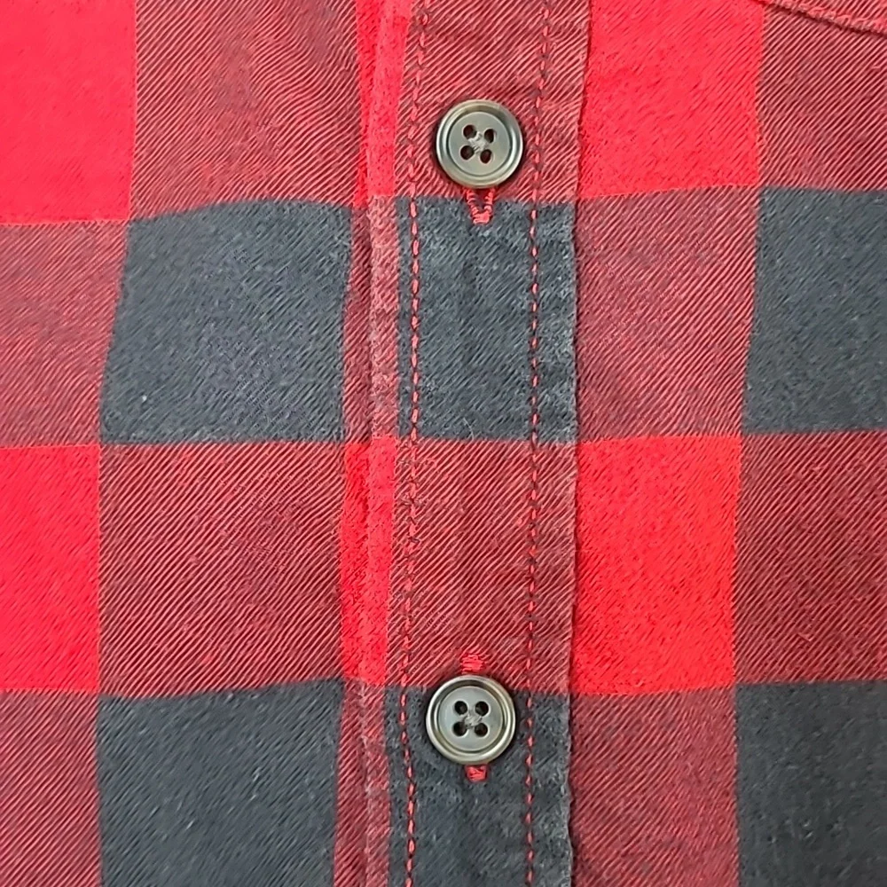 Cat & Jack Boys' Long Sleeve Flannel Button-Down Shirt in Red/Black Size XL/16